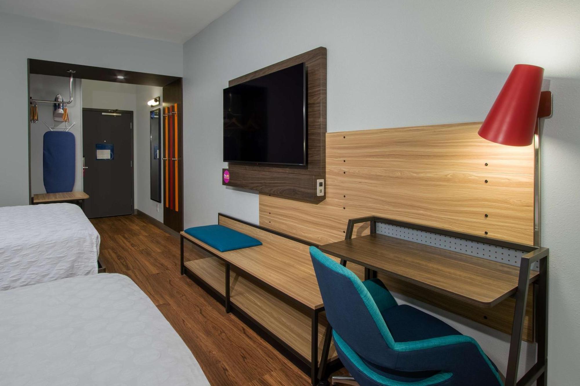 Tru By Hilton Columbus Airport Hotel Екстериор снимка